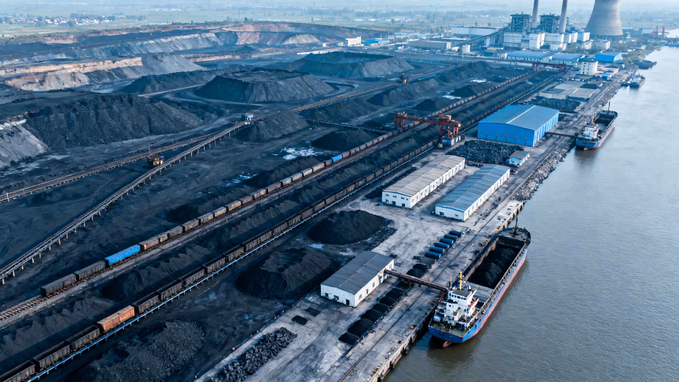 快讯！东梁煤矿2025-12-04起发布新价格与装车管理规定，装车费最高150元/辆！